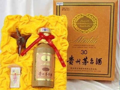 双鸭山尖山就近回收茅台空瓶 名酒回收 相关图片